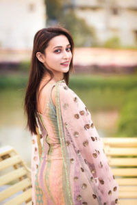 করোনা ঝুঁকির মধ্যে মিমি