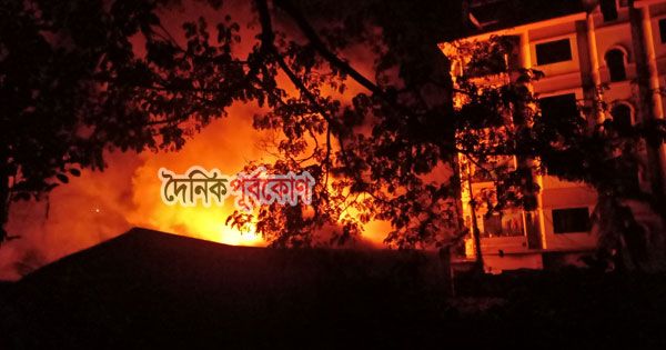 হাটহাজারীতে আগুনে পুড়েছে ২৫ দোকান