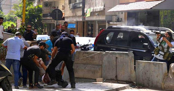 হিজবুল্লাহ সমর্থকদের বিক্ষোভে গুলি, নিহত ৬