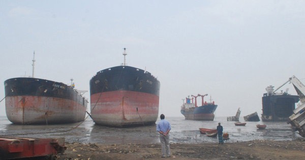 ২ লাখ ৬০ হাজার টন ডিজেল নিয়ে চট্টগ্রামে আসছে দুই জাহাজ
