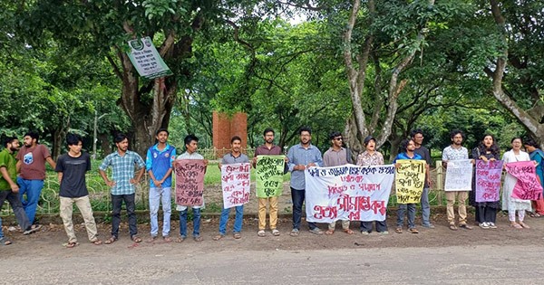 ‘সীমান্তে রক্ত ঝরে, এই রাষ্ট্র কি করে?’