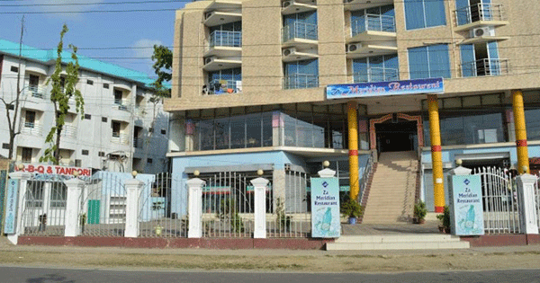 জার্মান পর্যটককে লাইনের পানি দিয়ে মিনারেল পানির বিল