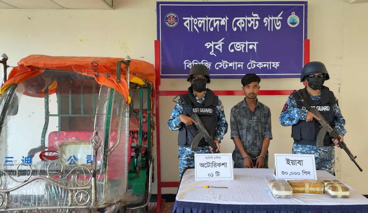 টেকনাফে দেড় কোটি টাকার ইয়াবাসহ ইজিবাইক চালক আটক