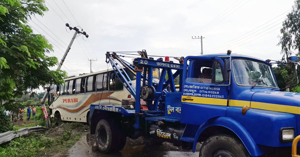 চট্টগ্রাম-কক্সবাজার মহাসড়কে ২ বাসের মুখোমুখি সংঘর্ষে আহত ৪