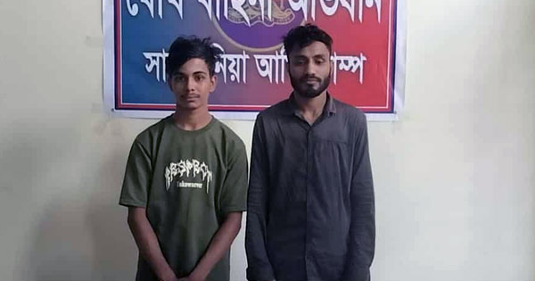 সাতকানিয়ায় সেনাবাহিনীর হাতে ২ চাঁদাবাজ গ্রেপ্তার