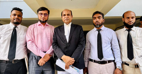 সাপ্তাহিক ব্লিটজ সম্পাদক শোয়েব চৌধুরীর বিরুদ্ধে মানহানি মামলা