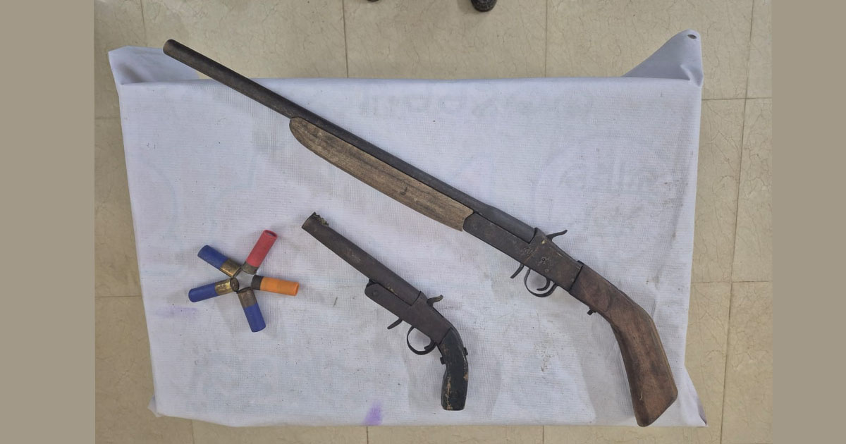 বাঁশখালীতে পরিত্যক্ত অস্ত্র-গুলি উদ্ধার