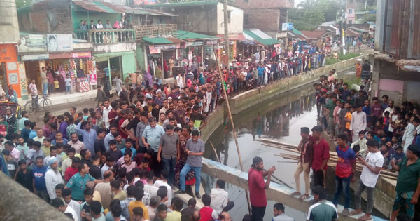 চট্টগ্রামে খাল থেকে স্কেভেটর চালকের লাশ উদ্ধার