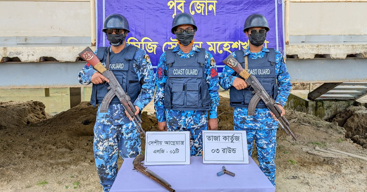 মহেশখালীতে সন্ত্রাসীদের আস্তানায় মিলল অস্ত্র ও কার্তুজ