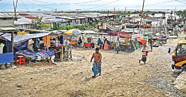 ফিশ ল্যান্ডিং সেন্টার : আলোর মুখ দেখলো না একটিও