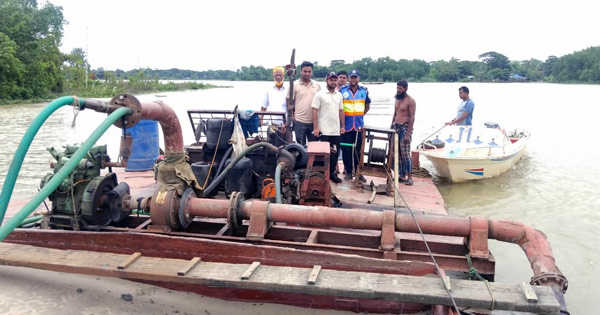 হালদা নদীতে নিষিদ্ধ বাল্কহেড, মালিককে লাখ টাকা জরিমানা