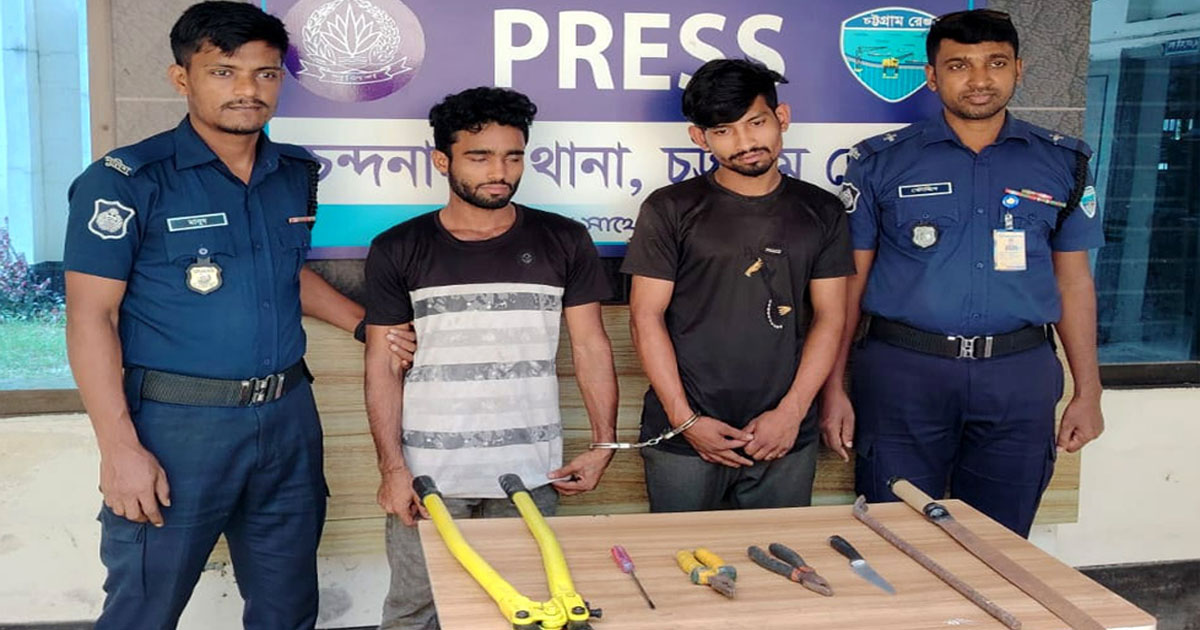 চন্দনাইশে ডাকাতির প্রস্তুতিকালে দেশীয় অস্ত্রসহ গ্রেপ্তার ২