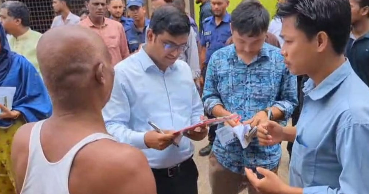 খাগড়াছড়িতে অবৈধ দোকানপাট উচ্ছেদ, ৩ দোকানিকে জরিমানা