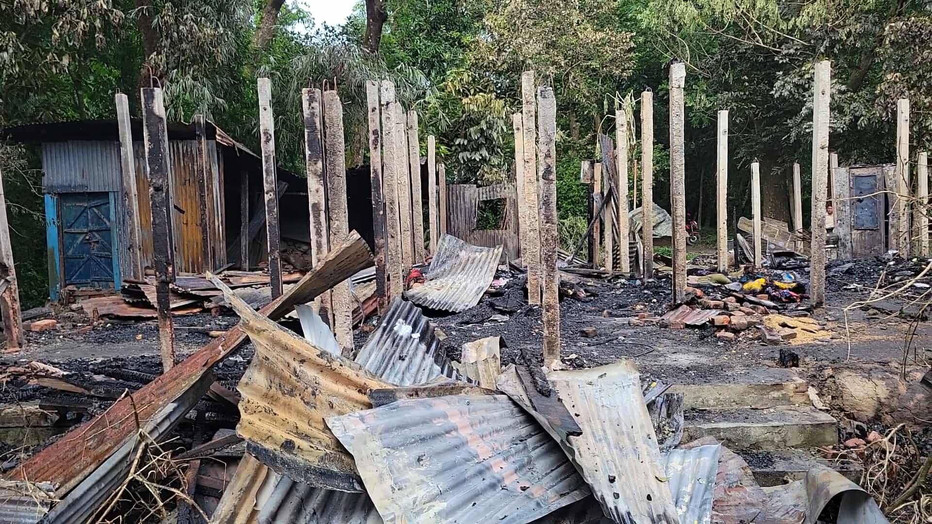 রাউজানে অগ্নিকাণ্ডে ৫ বসতঘর পুড়ে ছাই