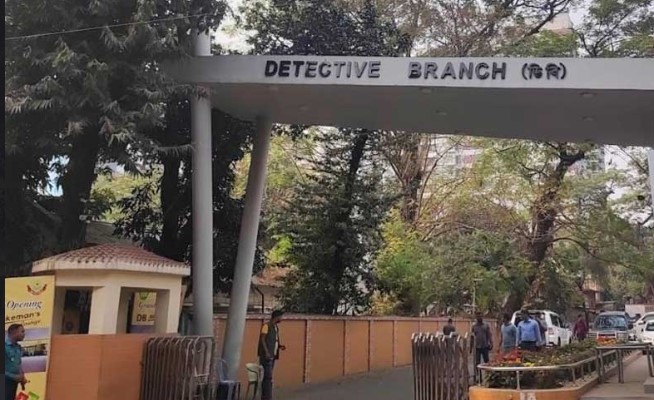 বসুন্ধরায় ‘গোপন’ বৈঠক: মেজর সাদিকের স্ত্রী ডিবি হেফাজতে