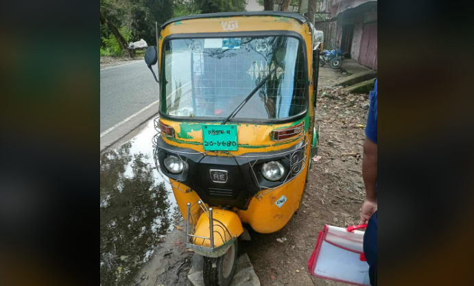 রাউজানে সেলিম হত্যায় ব্যবহৃত সিএনজি অটোরিকশা উদ্ধার