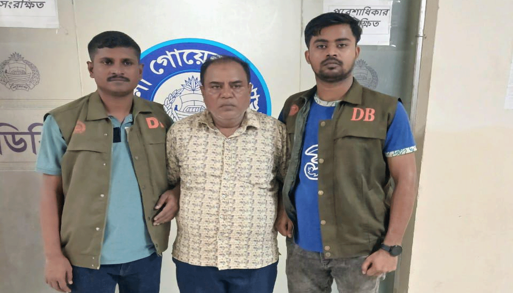 কক্সবাজারে ৬০ হাজার ইয়াবাসহ কারবারি গ্রেপ্তার