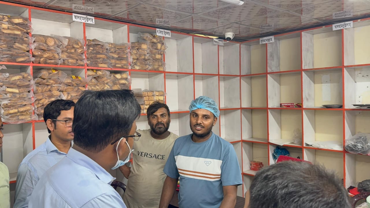 সাতকানিয়ায় তিন প্রতিষ্ঠানকে ৪০ হাজার টাকা জরিমানা