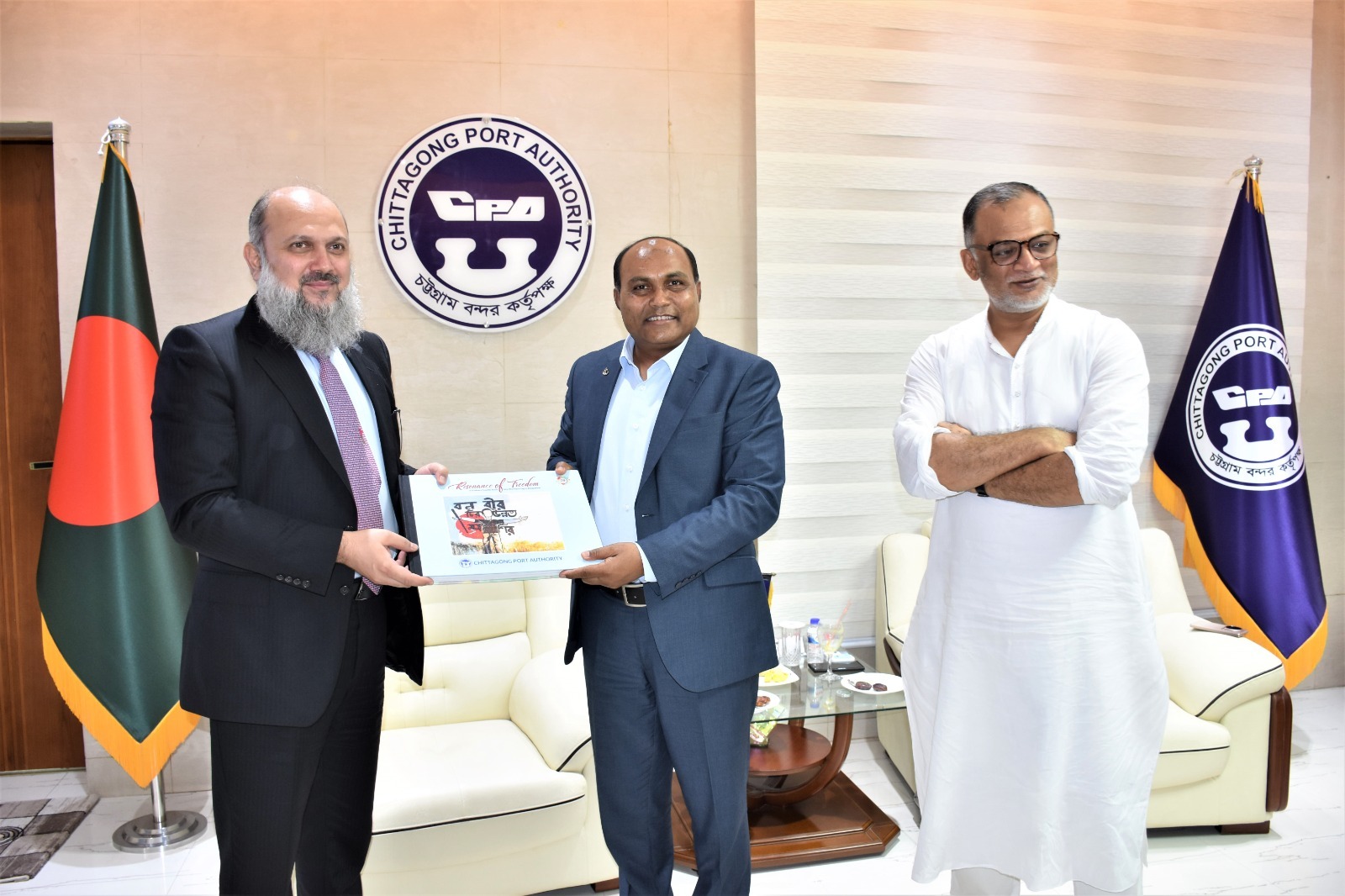 বাণিজ্য সম্ভবনা দেখতে চট্টগ্রাম বন্দর পরিদর্শনে পাকিস্তানের বাণিজ্যমন্ত্রী