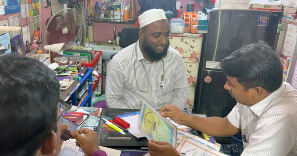 ভুল চিকিৎসার ফাঁদে সহজ-সরল মানুষ, সাতকানিয়ায় ২ পল্লী চিকিৎসককে জরিমানা