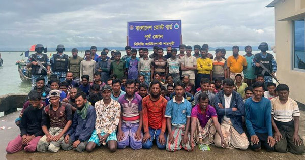 টেকনাফে ১৯টি ফিশিং ট্রলার ও ১২২ জেলে আটক