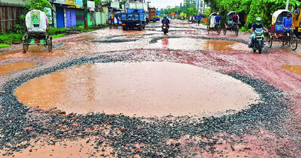 এবার বর্ষায় নগরীতে ১৪২ কিলোমিটার সড়কের ক্ষতি