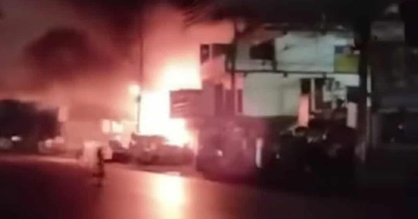 সীতাকুণ্ডে মার্কেটে ভয়াবহ অগ্নিকাণ্ড, কোটি টাকার ক্ষতি