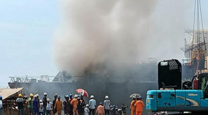 সীতাকুণ্ডে শিপইয়ার্ডে দুর্ঘটনায় ৮ শ্রমিক দগ্ধ