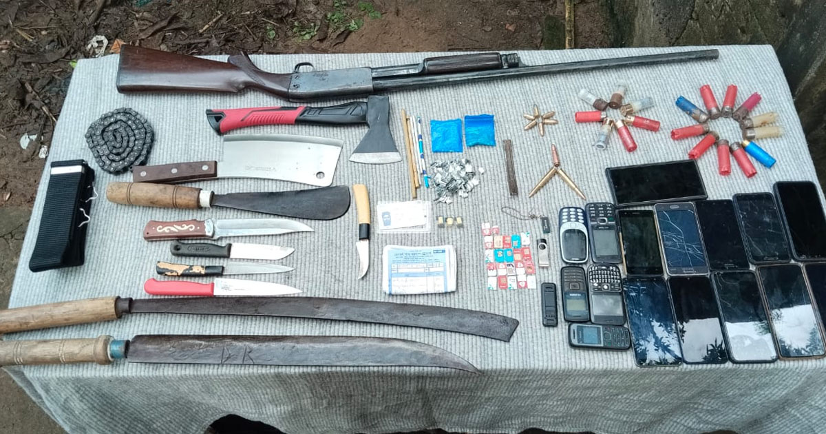 ফটিকছড়িতে অস্ত্র-গুলি-মাদকসহ দুই যুবক গ্রেপ্তার