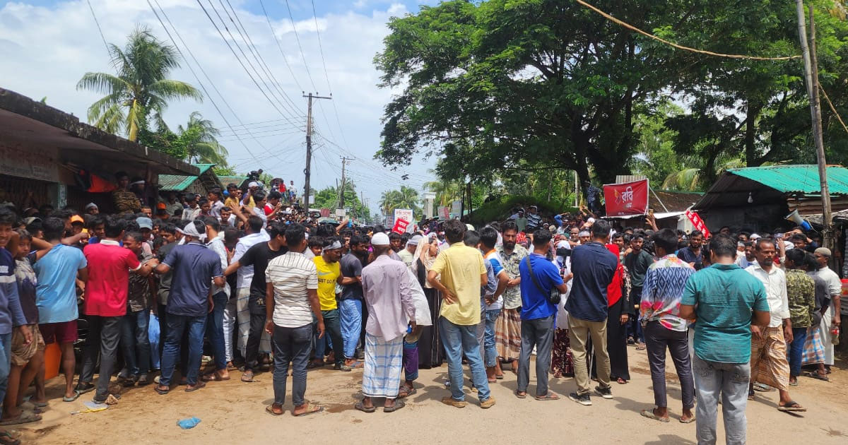 কক্সবাজারে ‘উচ্ছেদ আতঙ্কে’ সড়ক অবরোধ, পুনর্বাসনের আশ্বাস প্রশাসনের