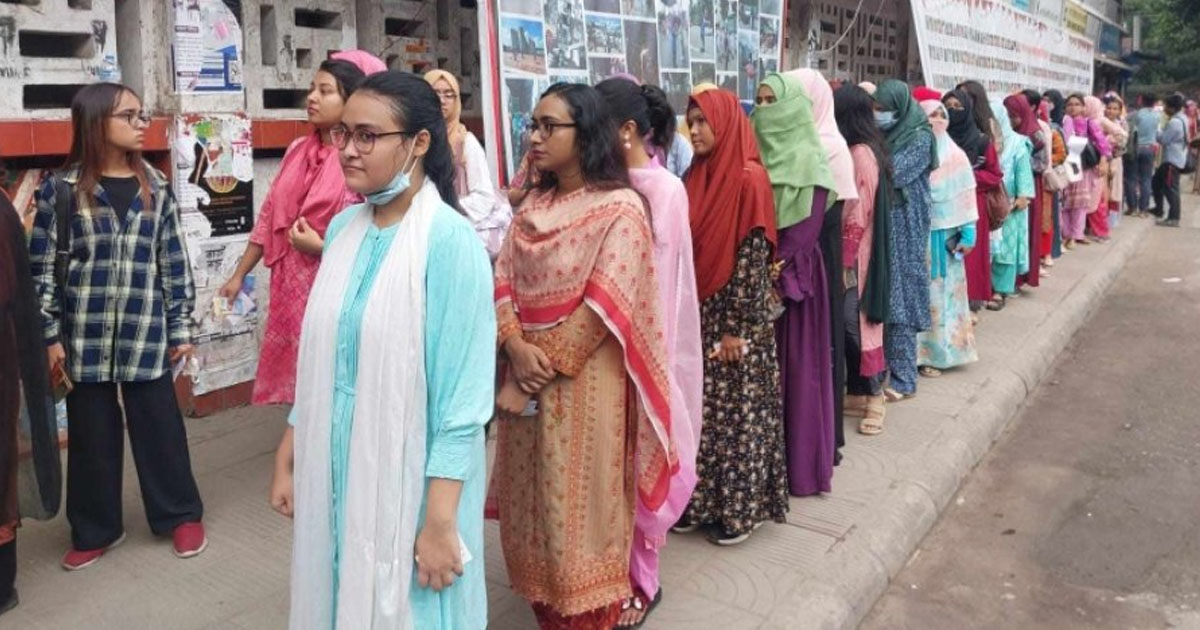 উৎসবমুখর পরিবেশে চলছে ডাকসু নির্বাচন