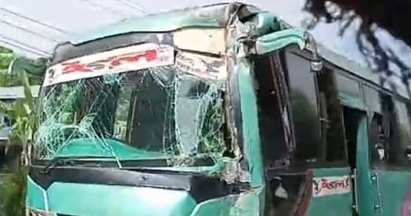 পটিয়ায় দুই ঈগল বাসের সংঘর্ষে আহত ৮