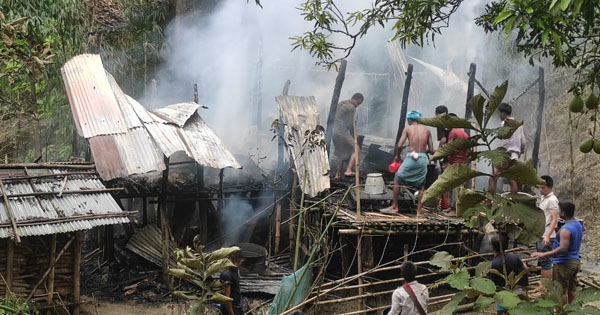 বান্দরবানের চুলার আগুনে বসতঘর পুড়ে ছাই