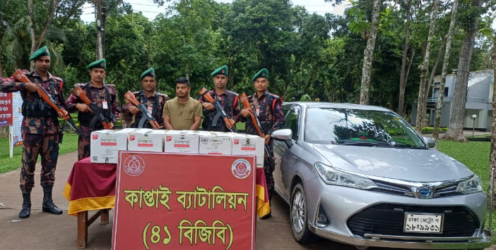 কাপ্তাইয়ে ৬০ লাখ টাকার অবৈধ সিগারেটসহ পাচারকারী আটক