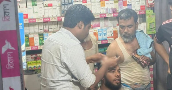 কর্ণফুলীতে বিকাশ ব্যবসায়ীকে কুপিয়ে সাড়ে ৩ লাখ টাকা ছিনতাই