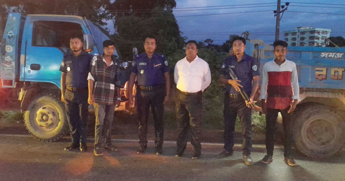 লোহাগাড়ায় অবৈধ বালু পরিবহন, একজনকে অর্ধলাখ টাকা জরিমানা