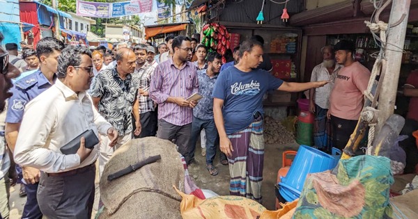মিরসরাইয়ে শতাধিক অবৈধ দোকান ও স্থাপনা উচ্ছেদ