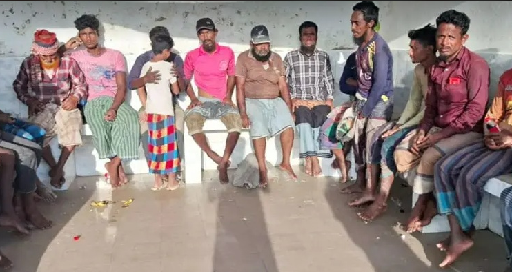 আরাকান আর্মির কবল থেকে টেকনাফে পালিয়ে এসেছে ১৮ জেলে