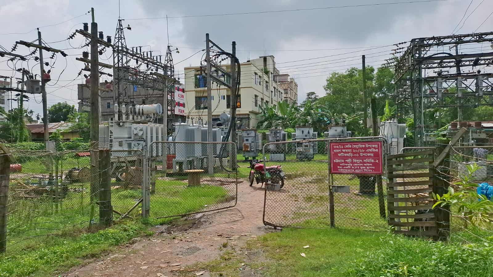 ফটিকছড়িতে পল্লী বিদ্যুৎ কর্মীদের কর্মবিরতি, চরম ভোগান্তিতে গ্রাহক