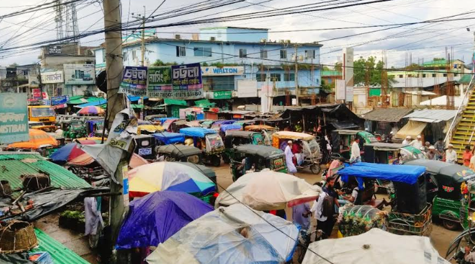 কক্সবাজারে রাস্তা দখল করে অবৈধ বাজার, চরম ভোগান্তি সাধারণের