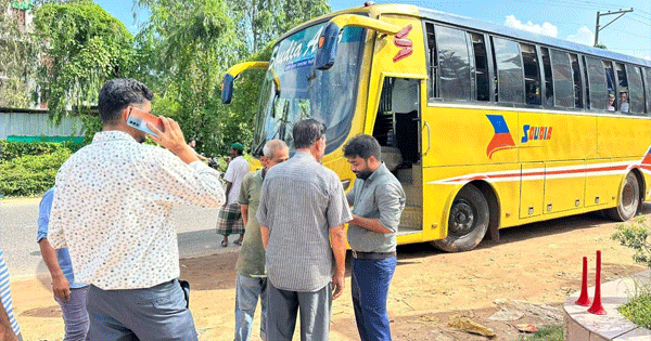 লোহাগাড়ায় অবৈধ হাইড্রোলিক হর্ণের ব্যবহার, ২ বাসকে জরিমানা