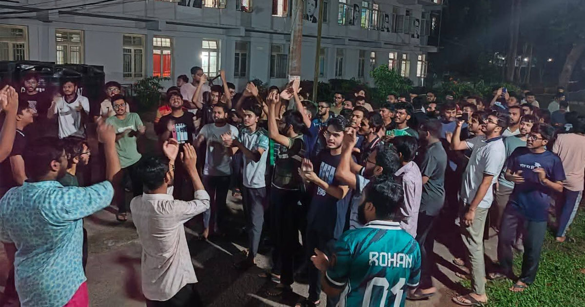 চুয়েটে স্নানের সময় শিক্ষার্থীর ভিডিও ধারণ, শাস্তির দাবিতে বিক্ষোভ