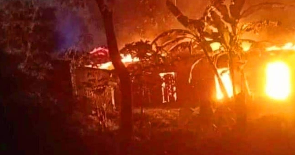 ফটিকছড়িতে আগুনে পুড়ল ৬টি ঘর-গোডাউন