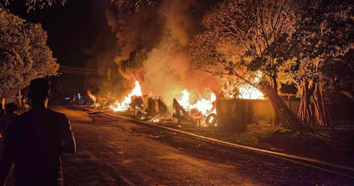 খাগড়াছড়িতে মধ্যরাতে আগুনে পুড়ল ১৯ দোকান