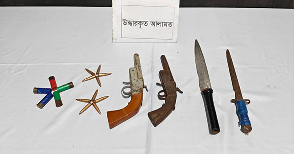 কক্সবাজারে র্যাবের অভিযানে অস্ত্র ও কার্তুজ উদ্ধার