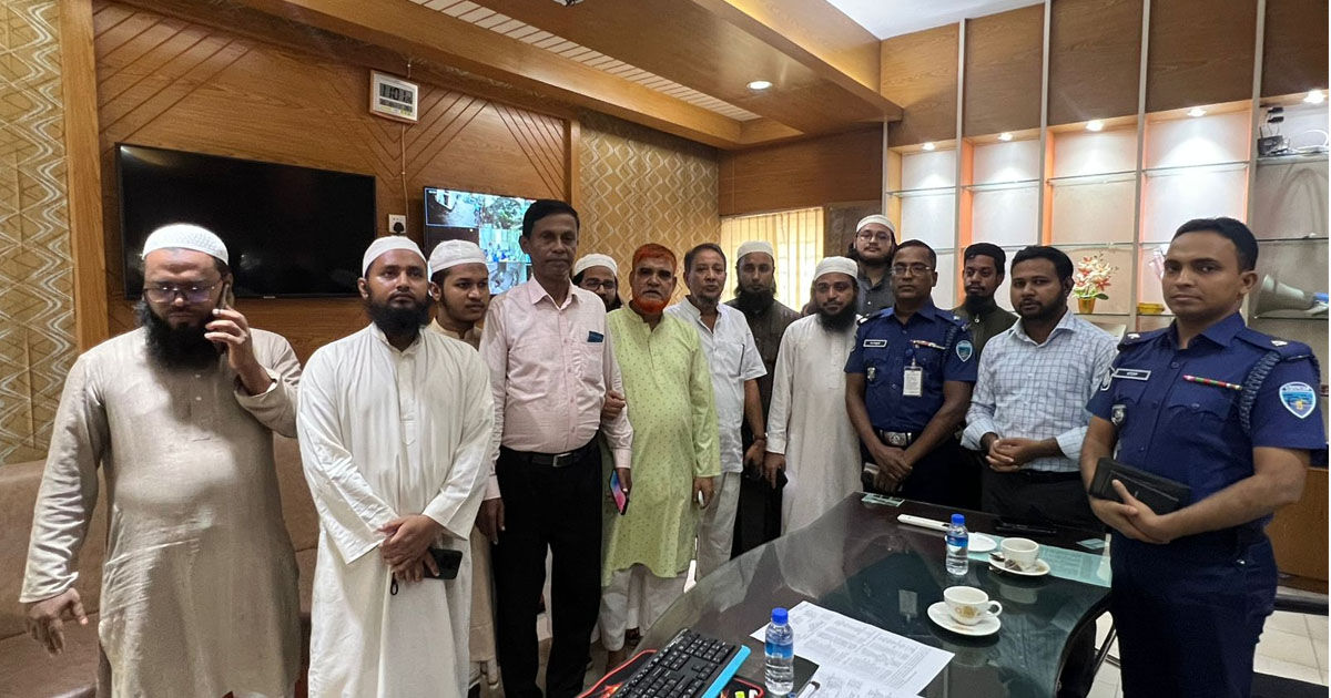 হাটহাজারীতে হেফাজতের অবরোধ প্রত্যাহার