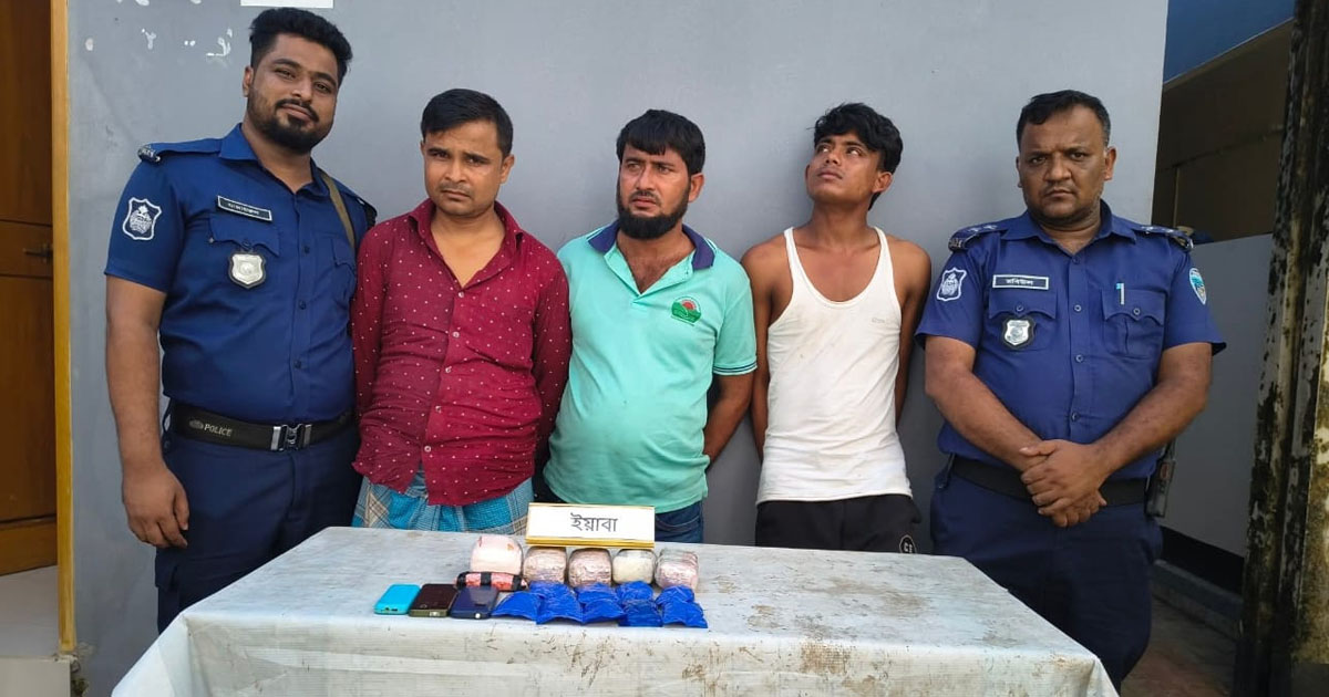 লোহাগাড়ায় ১৩ হাজার ইয়াবা নিয়ে বাসের চালক-হেলপারসহ ৩ জন ধরা 
