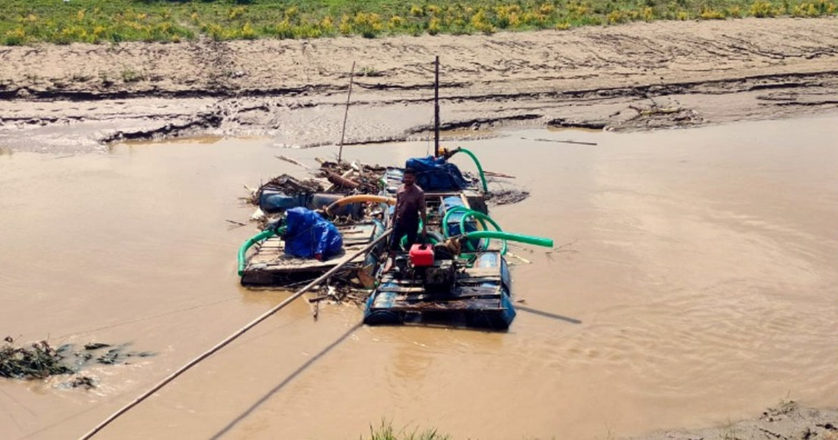 মিরসরাইয়ে অবৈধভাবে বালু উত্তোলন বন্ধে অভিযান