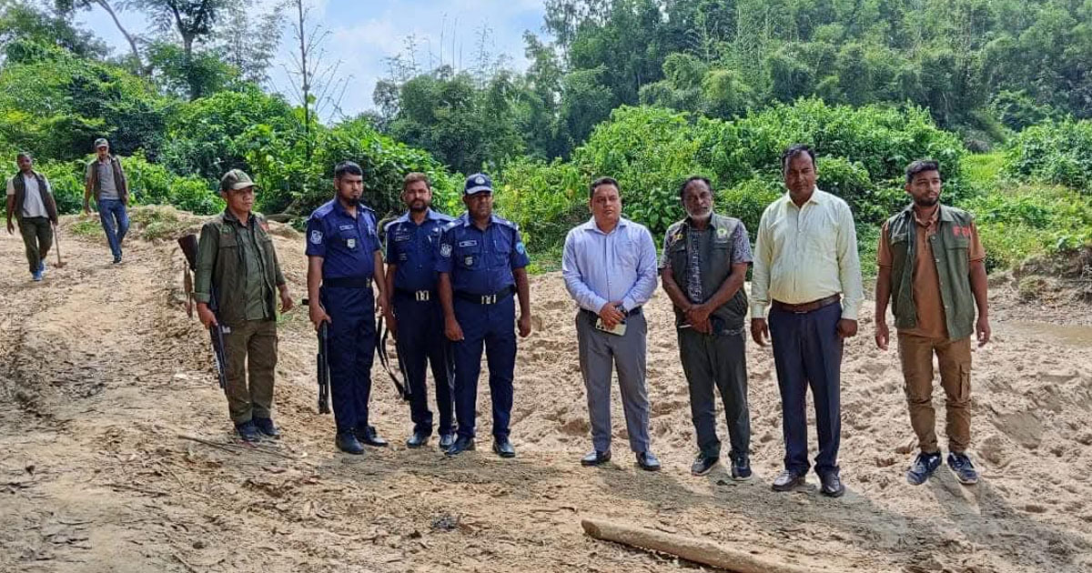 লোহাগাড়ায় ২ হাজার ঘনফুট বালু জব্দ