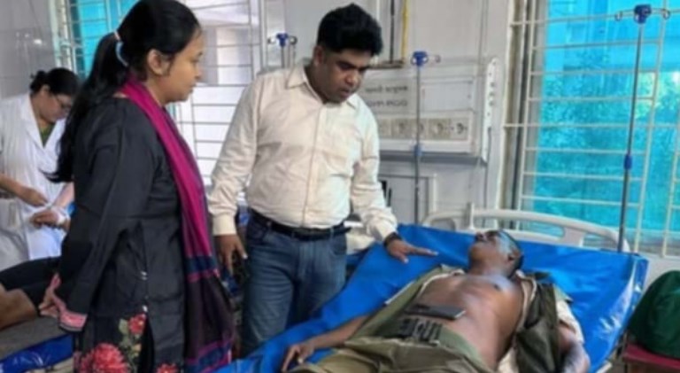 চকরিয়া সাফারি পার্কে হাতির আক্রমণে দুই মাহুত আহত